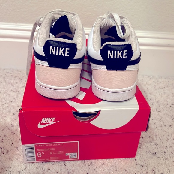 Nike Women's Court Vision Low Shoes - Picture 2 of 3